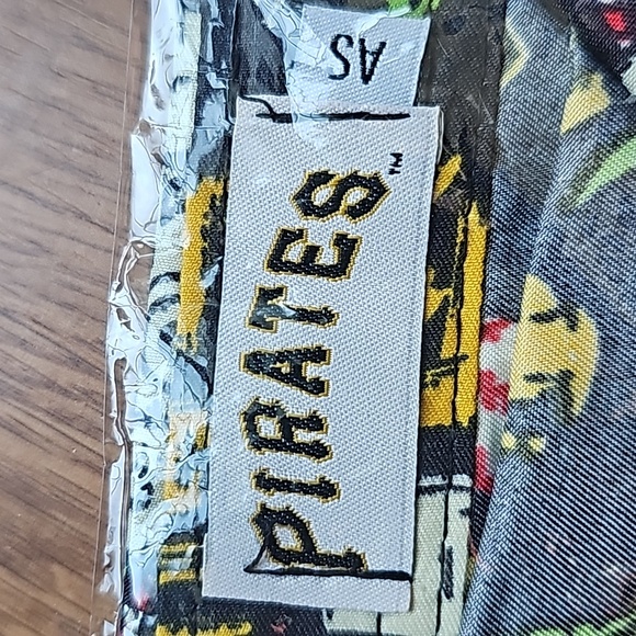 Pittsburgh Pirates Hawaiian Shirt 2024 Giveaway Adult Size Small New in Package - Picture 4 of 5